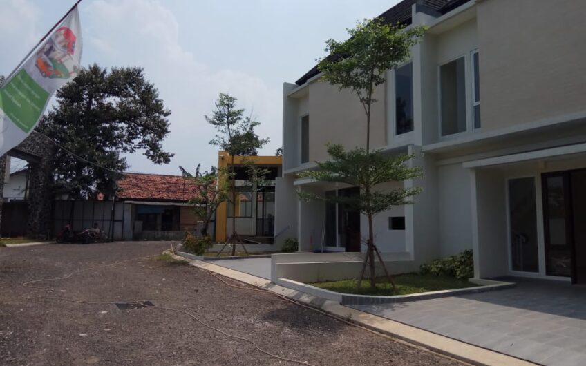 Rumah Dijual Town house Baru Jl.Gandul Raya